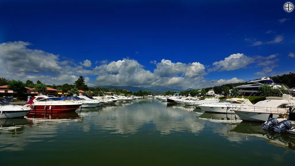 Hotel Iron Gate Marina3B Sarzana 3*,  Włochy